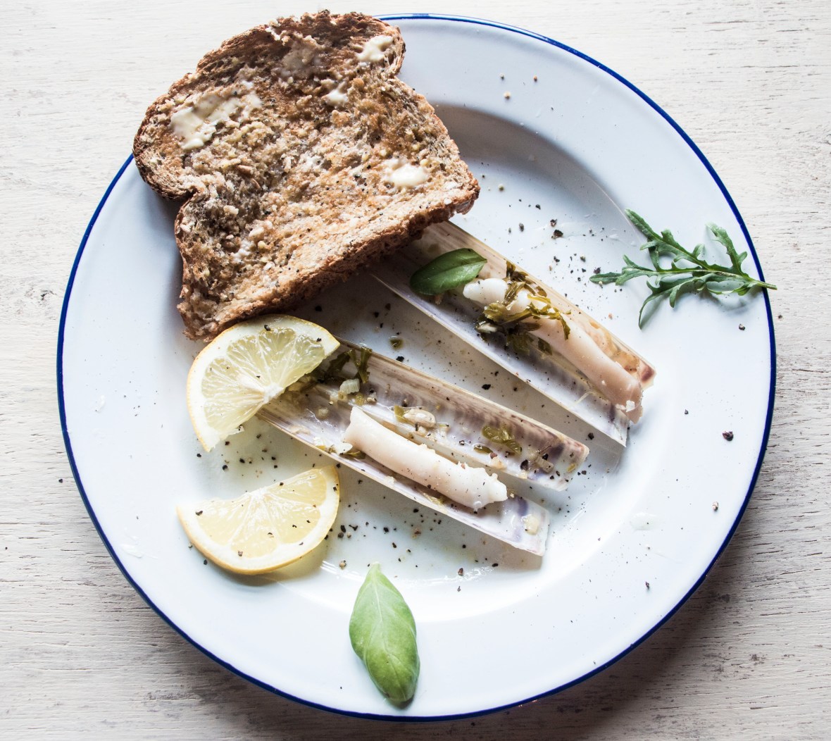 Razor clam recipe. Foraged razor clams, lemon, butter, olive oil, chilli, rocket leaves, basil, pepper. | Crank and Cog.