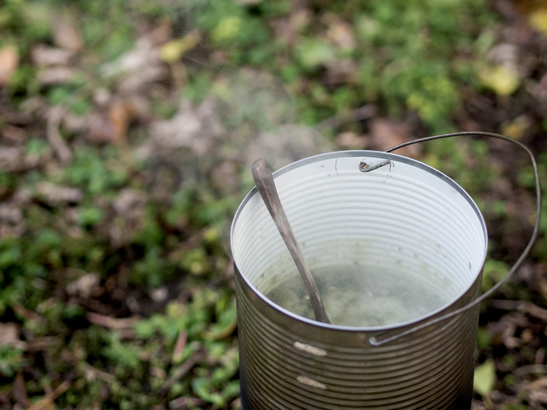 Cooking nettle gruel in a 10 oz tin can in the woods | Wild cooking with Crank and Cog.